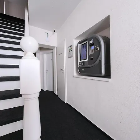 24/7 selfcheckin Schmiedestrasse-2